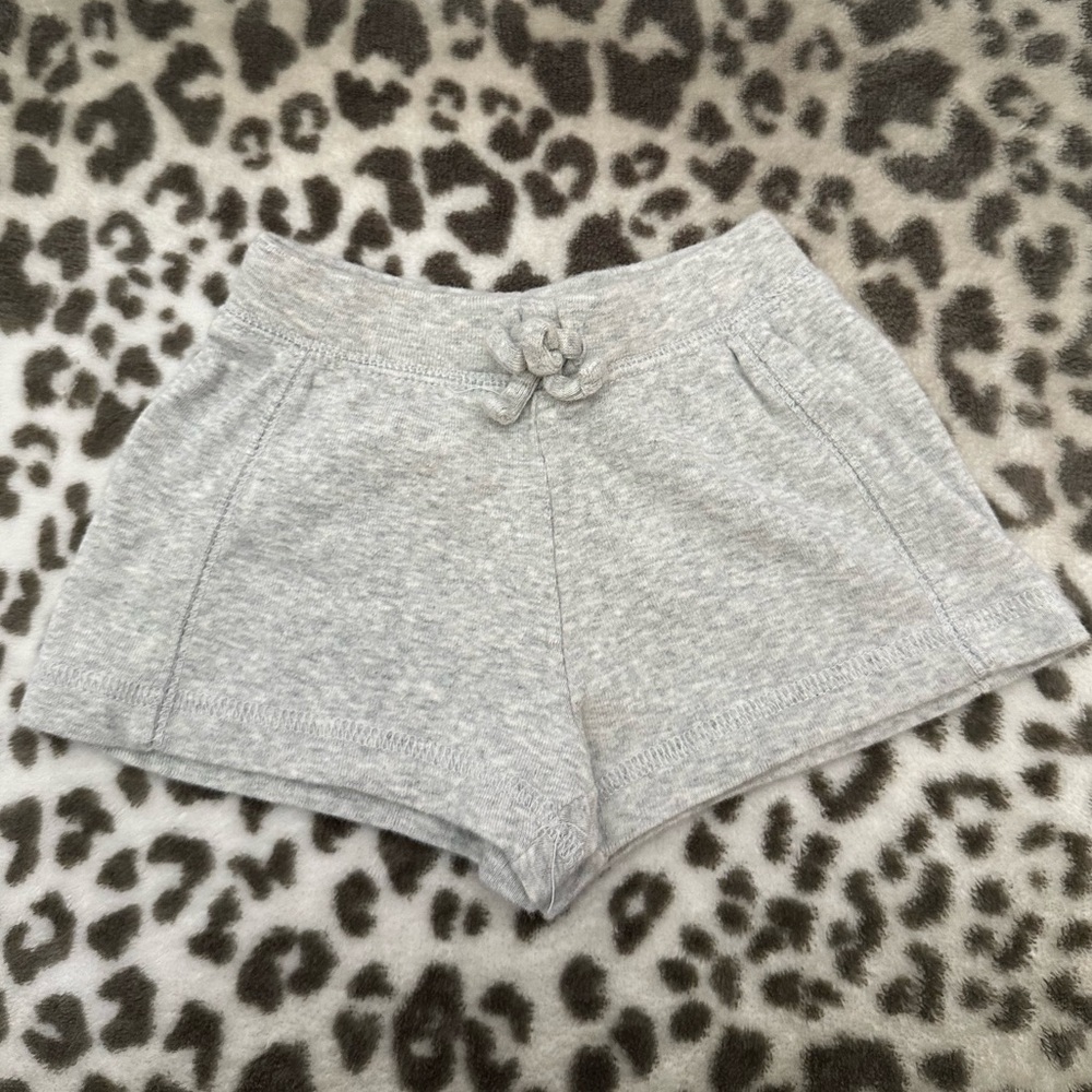 Old Navy Knit Shorts in Heather Gray Size 12-18 months
